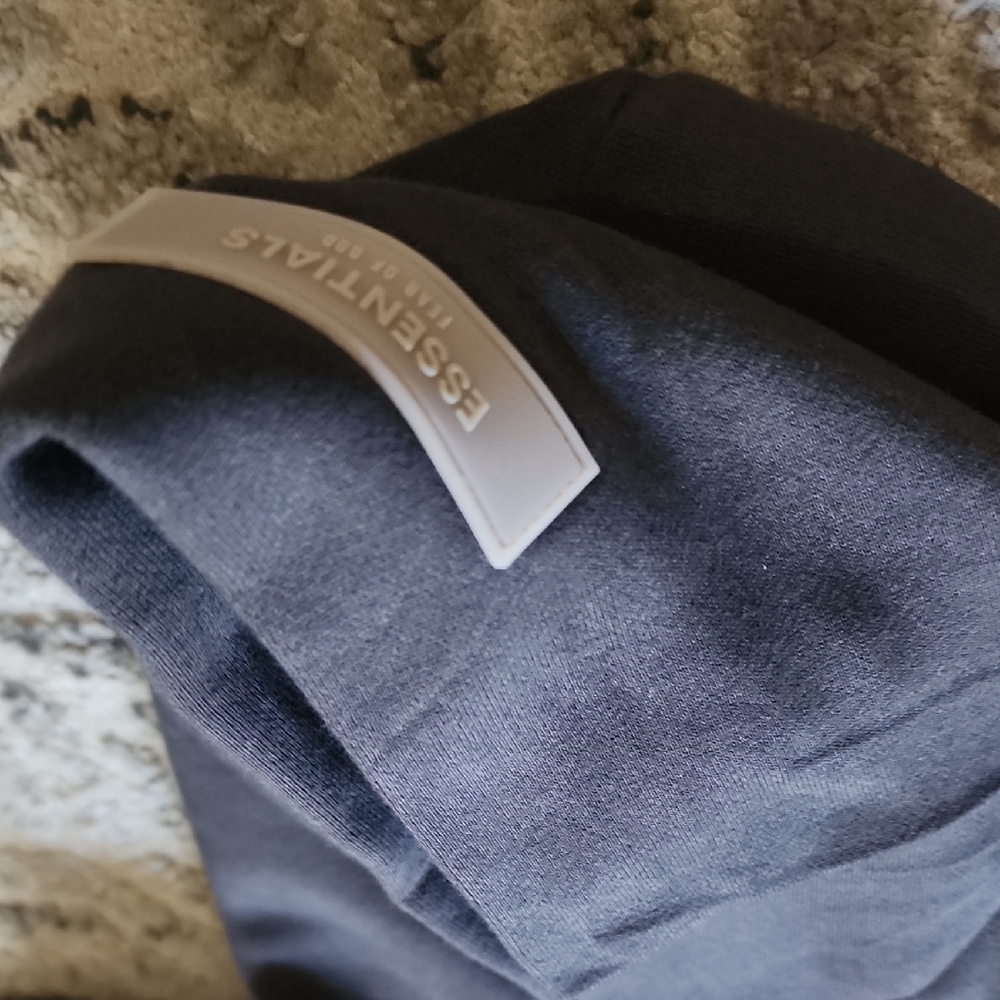 Essentials FOG Black Hoodie 1977 Print - Picture 3 of 7